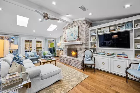 10623 Estate Ln, Dallas, TX 75238
