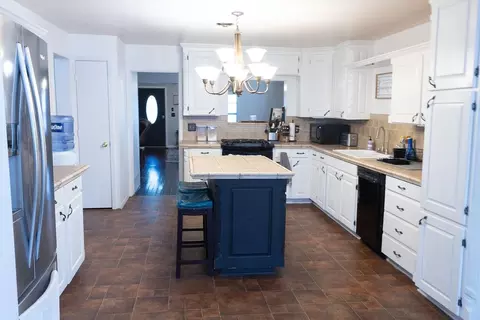 Kitchen - 702 E Gilbert, Henrietta, TX 76365 photo 1 of 2