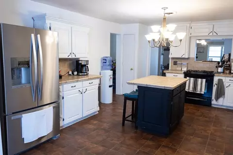 Kitchen - 702 E Gilbert, Henrietta, TX 76365 photo 2 of 2