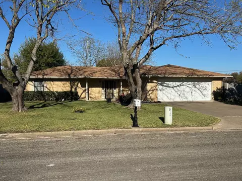 104 Willowcrest, Mexia, TX 76667