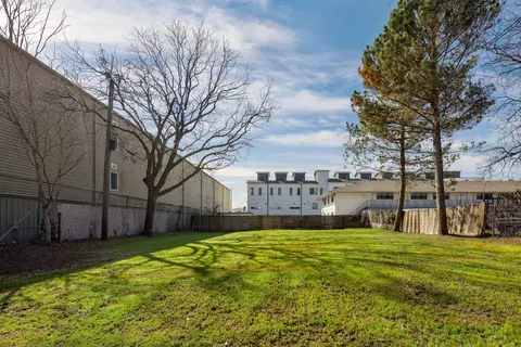 1725 N Prairie Ave, Dallas, TX 75204
