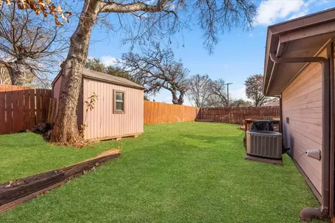 Exterior - 107 Springridge Ln, Euless, TX 76039 photo 4 of 8