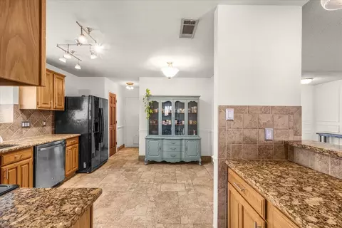 Kitchen - 107 Springridge Ln, Euless, TX 76039 photo 3 of 4
