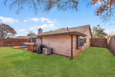 Exterior - 107 Springridge Ln, Euless, TX 76039 photo 5 of 8
