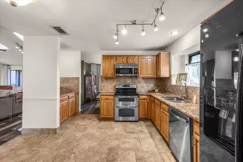 Kitchen - 107 Springridge Ln, Euless, TX 76039 photo 4 of 4