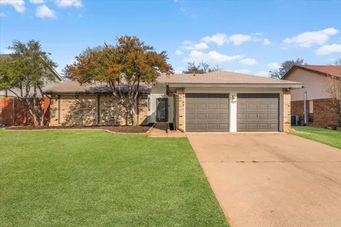 107 Springridge Ln, Euless, TX 76039