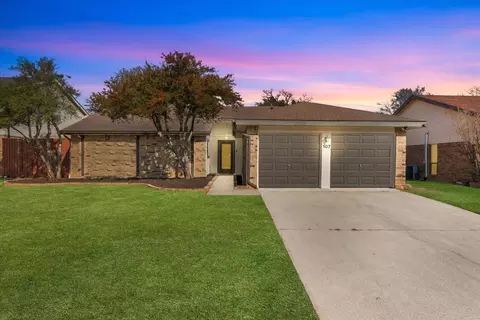 Exterior - 107 Springridge Ln, Euless, TX 76039 photo 2 of 8
