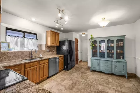 Kitchen - 107 Springridge Ln, Euless, TX 76039 photo 2 of 4