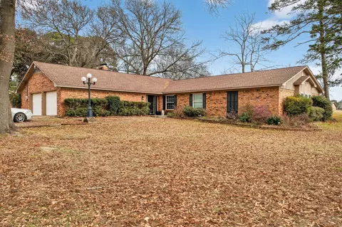 2090 Fort Dr, Longview, TX 75604