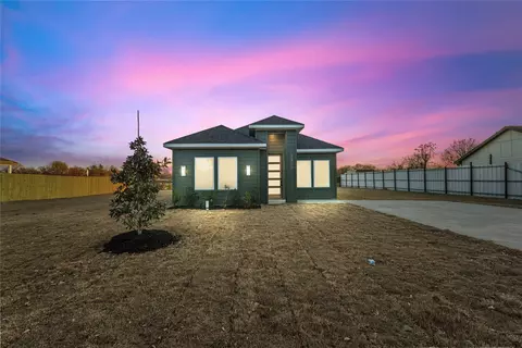 9470 Sandyland Blvd, Dallas, TX 75217