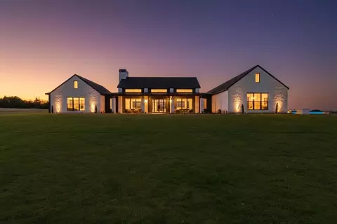 2004 Rana Dr, Cresson, TX 76035