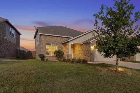 5070 Royal Springs Dr, Forney, TX 75126