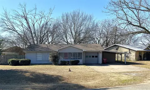 645 N Center St, Blossom, TX 75416