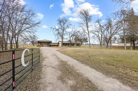 1223 Yowell Rd, Whitesboro, TX 76273