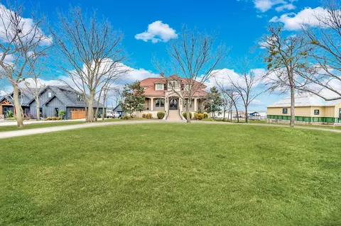 1201 The Shores Dr, Corsicana, TX 75109