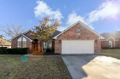 6808 Moss Ln, North Richland Hills, TX 76182