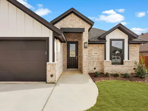 1318 Oleander Dr, Tolar, TX 76476 photo 3