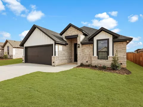 1318 Oleander Dr, Tolar, TX 76476 photo 2