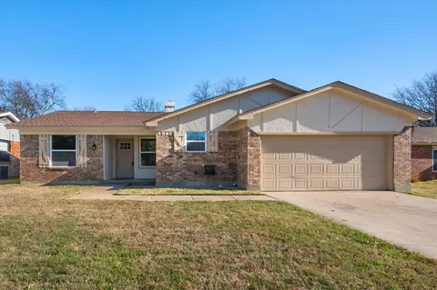 520 NW Charlyne Dr, Burleson, TX 76028