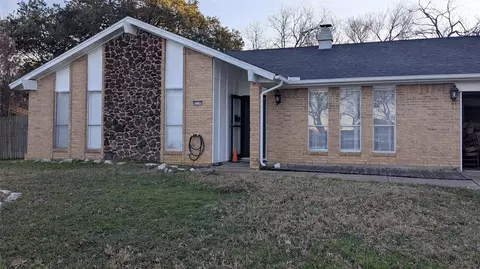 210 Sixpence Ln, Euless, TX 76039