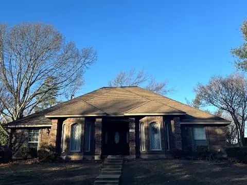 127 Sandy Creek Dr, Desoto, TX 75115
