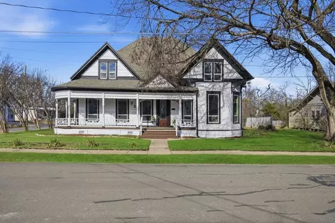 520 W 9th St, Bonham, TX 75418