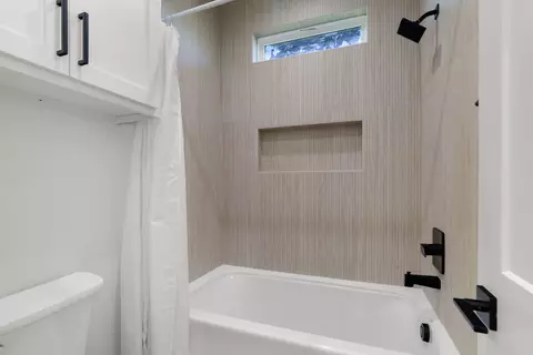 Bath - 1265 Harrell Rd, Howe, TX 75459 photo 6 of 7