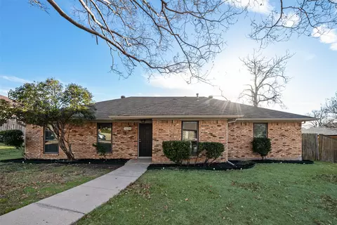 1604 Brighton Dr, Carrollton, TX 75007