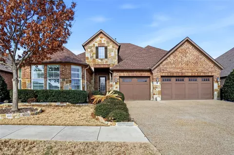 8700 Crestview Dr, Denton, TX 76207