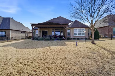 Exterior - 8700 Crestview Dr, Denton, TX 76207 photo 2 of 4