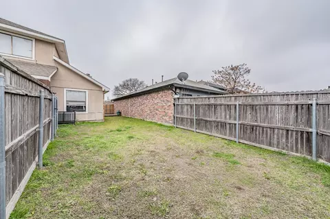 Exterior - 2123 Nectar Dr, Mesquite, TX 75149 photo 8 of 8