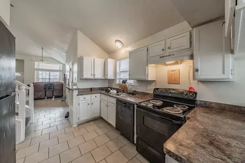 Kitchen - 2123 Nectar Dr, Mesquite, TX 75149 photo 3 of 5