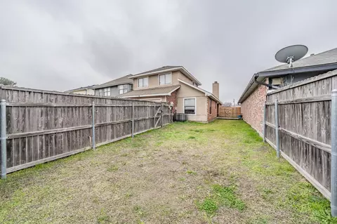 Exterior - 2123 Nectar Dr, Mesquite, TX 75149 photo 7 of 8