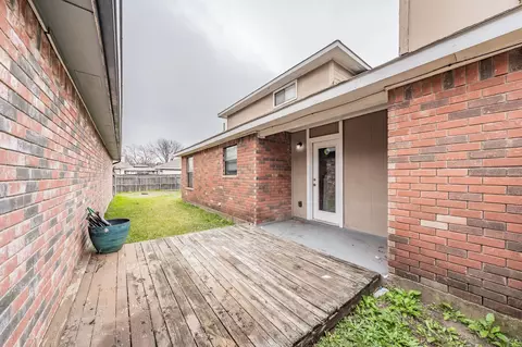 Exterior - 2123 Nectar Dr, Mesquite, TX 75149 photo 4 of 8