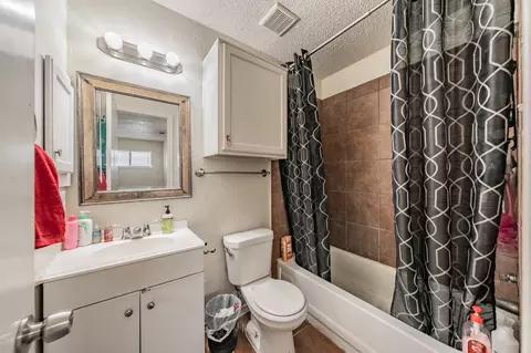 Bath - 2123 Nectar Dr, Mesquite, TX 75149 photo 5 of 6