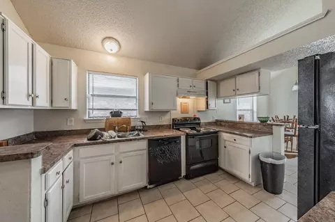 Kitchen - 2123 Nectar Dr, Mesquite, TX 75149 photo 2 of 5