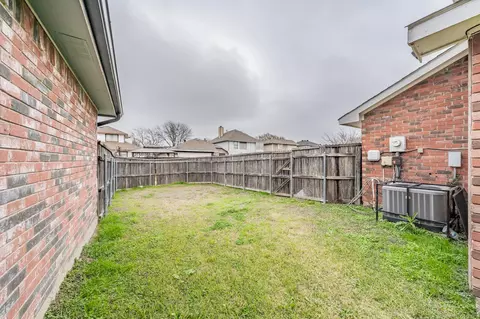 Exterior - 2123 Nectar Dr, Mesquite, TX 75149 photo 5 of 8