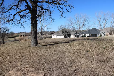 102 Heritage Dr, Boyd, TX 76023