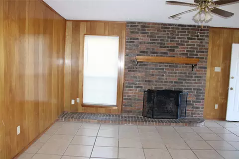 613 Renfro St, Burleson, TX 76028