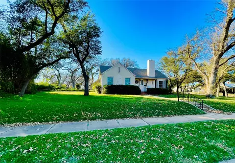 401 S Hillcrest Ave, Eastland, TX 76448