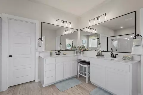 Bath - 147 Rj Smith Dr, Boyd, TX 76023 photo 2 of 3
