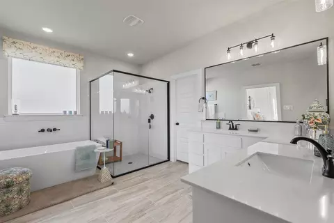 Bath - 147 Rj Smith Dr, Boyd, TX 76023 photo 1 of 3