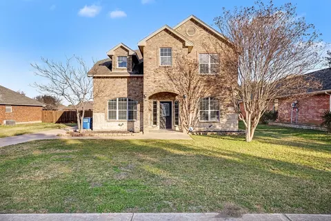 208 Cobblestone Cir, Red Oak, TX 75154