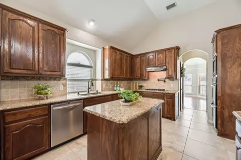 8113 Bishop Pine Rd, Denton, TX 76208