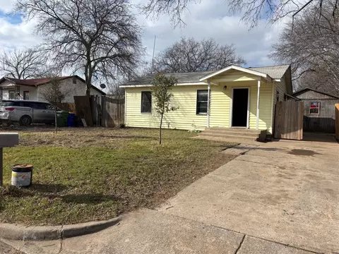825 Clyde St, White Settlement, TX 76108