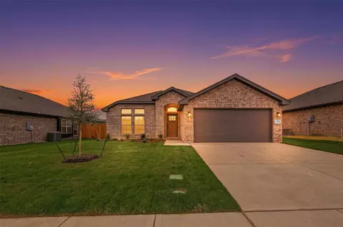 1408 Quail Creek Dr, Cleburne, TX 76033