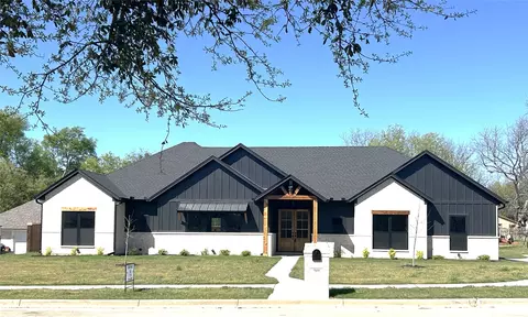 509 Emma St, Grandview, TX 76050