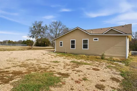 Exterior - 312 N Houston St, Lorena, TX 76655 photo 2 of 3