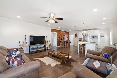Living - 312 N Houston St, Lorena, TX 76655 photo 2 of 4