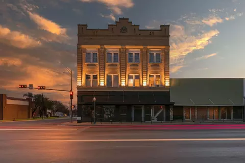 107 S Austin St, Comanche, TX 76442